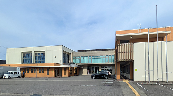 戸出コミュニティーセンター体育館